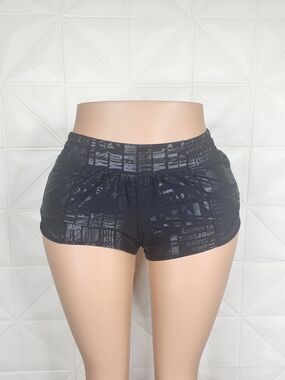Lululemon 6 Manifesto Black Hotty Hot LR 2.5 Hotty Hot Shorts